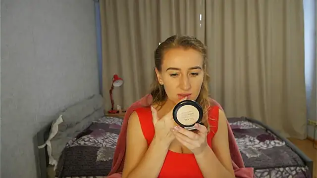 Sophiloren online show from November 11, 2025, 7:47 am