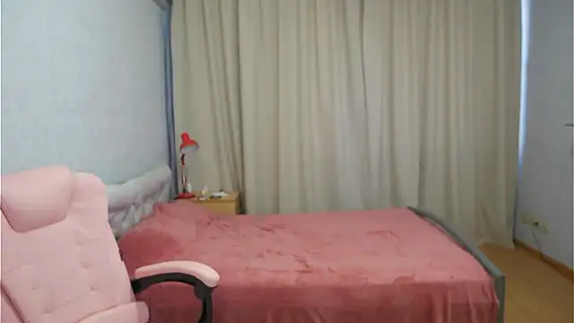 Sophiloren online show from September 14, 2025, 1:11 pm