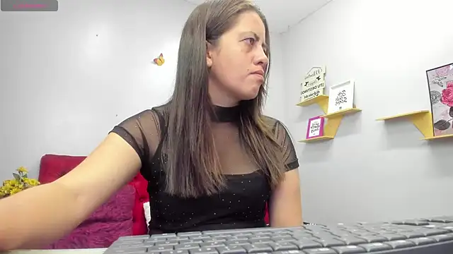 kathina giraldo online show from October 9, 2025, 12:38 pm