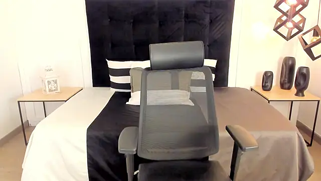 SofiaG  online show from February 6, 2026, 11:01 pm