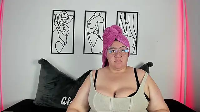 RubyPirsso18 online show from November 11, 2025, 7:08 pm