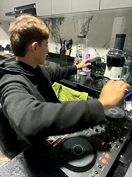 oliver Lz online show from October 11, 2025, 2:56 am