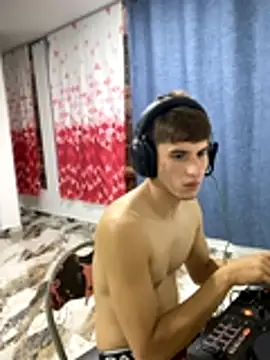 oliver Lz online show from November 28, 2025, 10:54 pm