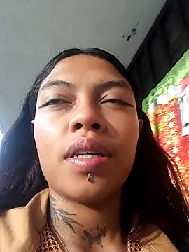 Lunita 5 online show from November 22, 2025, 9:24 pm