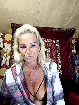 CassandraSandra44 online show from October 9, 2025, 5:02 pm