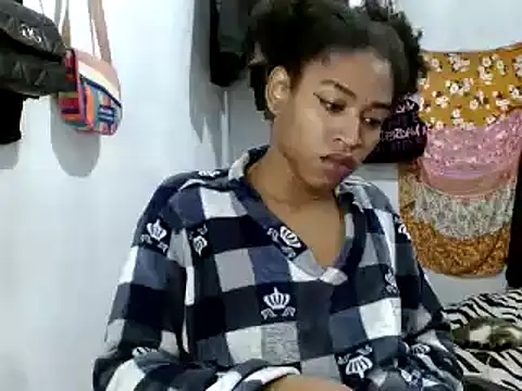 miriam775 online show from March 13, 2025, 11:19 am