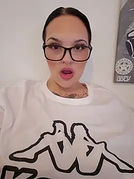 Snapshot of Jujuicy_97 chatting on April 12, 2026, 7:22 am Jujuicy 97 online show from April 12, 2026, 7:22 am