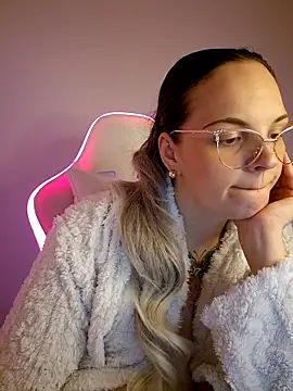 Snapshot of Jujuicy_97 chatting on March 22, 2026, 6:31 pm Jujuicy 97 online show from March 22, 2026, 6:31 pm