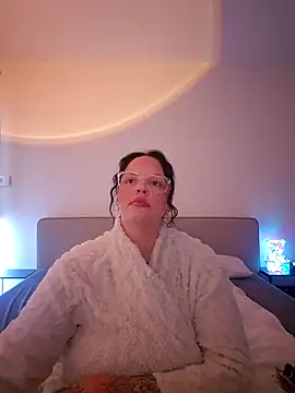 Snapshot of Jujuicy_97 chatting on April 2, 2026, 5:03 am Jujuicy 97 online show from April 2, 2026, 5:03 am