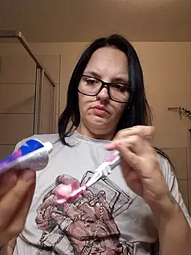 Snapshot of Jujuicy_97 chatting on March 25, 2026, 9:14 pm Jujuicy 97 online show from March 25, 2026, 9:14 pm