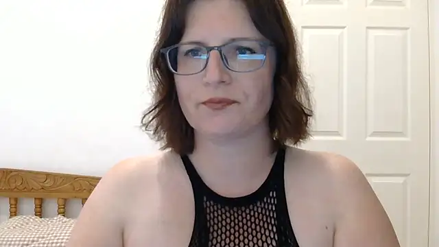 CrimsonMistress online show from December 17, 2025, 10:37 pm