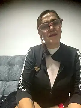 anastasia and jordan online show from October 18, 2025, 9:44 am