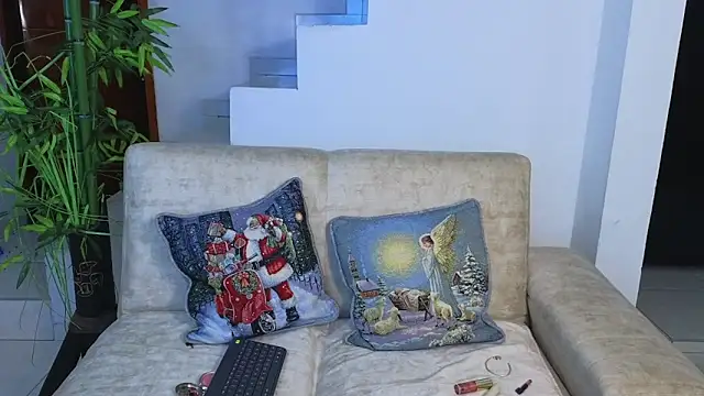 Snapshot of Lorenne_Miller chatting on November 28, 2025, 5:07 am Lorenne Miller online show from November 28, 2025, 5:07 am