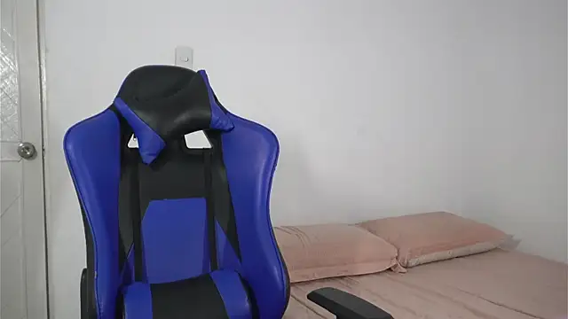 nataly velez online show from December 21, 2025, 1:52 am