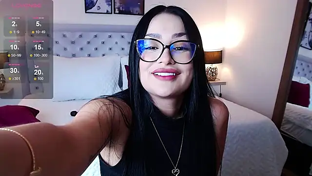 sarascottt online show from February 17, 2025, 5:44 pm