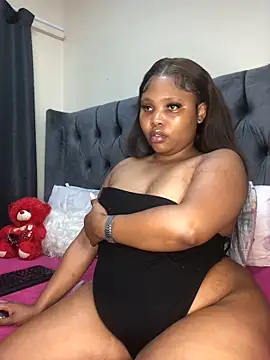 Snapshot of Anaelle24 chatting on October 21, 2025, 7:30 am Anaelle24 online show from October 21, 2025, 7:30 am