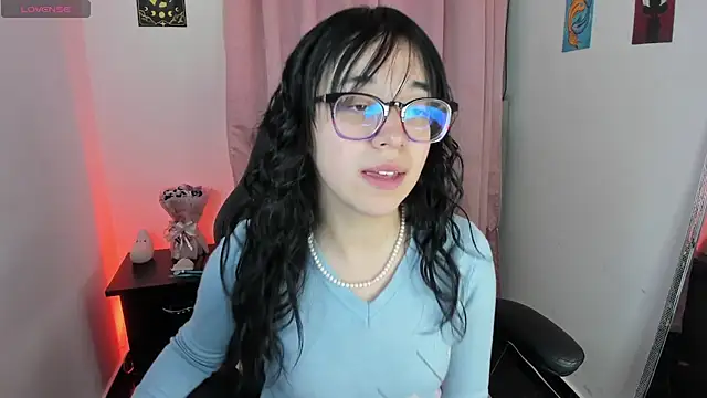 Snapshot of indra_cam chatting on February 6, 2026, 3:13 am indra cam online show from February 6, 2026, 3:13 am