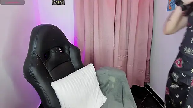 Snapshot of indra_cam chatting on February 28, 2026, 4:12 am indra cam online show from February 28, 2026, 4:12 am