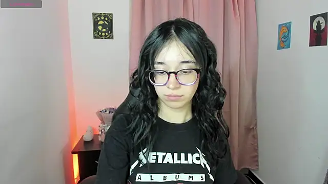 Snapshot of indra_cam chatting on February 5, 2026, 2:40 am indra cam online show from February 5, 2026, 2:40 am