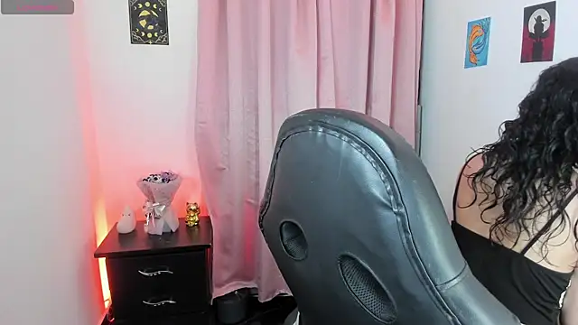 Snapshot of indra_cam chatting on February 3, 2026, 4:10 am indra cam online show from February 3, 2026, 4:10 am