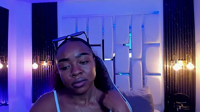 mia schwarz online show from November 6, 2025, 9:52 pm