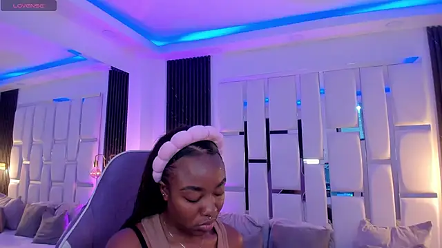 mia schwarz online show from November 12, 2025, 10:13 pm