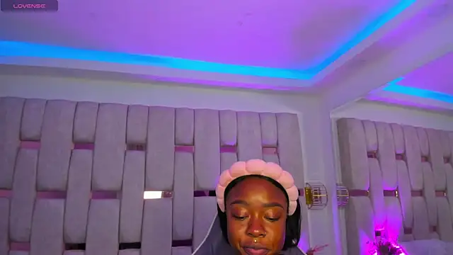 mia schwarz online show from April 17, 2026, 10:01 pm