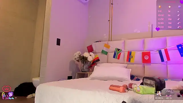 Snapshot of Heicy_ chatting on July 18, 2026, 7:44 pm Heicy online show from July 18, 2026, 7:44 pm