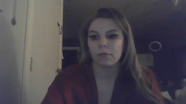 Snapshot of PetiteB_Official chatting on February 1, 2025, 4:35 am PetiteB Official online show from February 1, 2025, 4:35 am