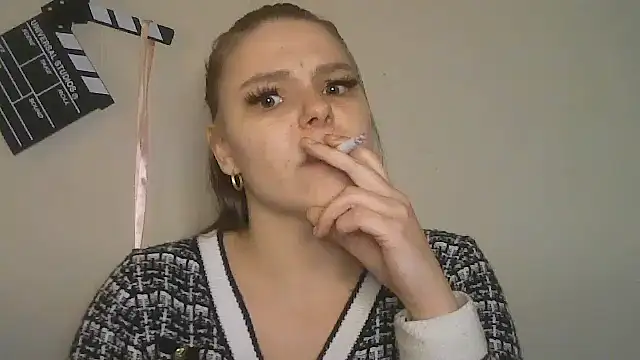 Snapshot of PetiteB_Official chatting on February 9, 2025, 3:00 am PetiteB Official online show from February 9, 2025, 3:00 am