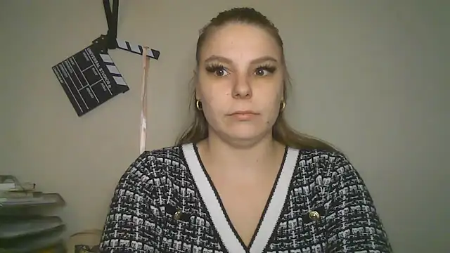 Snapshot of PetiteB_Official chatting on February 8, 2025, 5:50 pm PetiteB Official online show from February 8, 2025, 5:50 pm