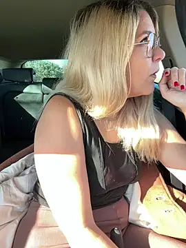 EmyLana online show from January 15, 2026, 11:02 am