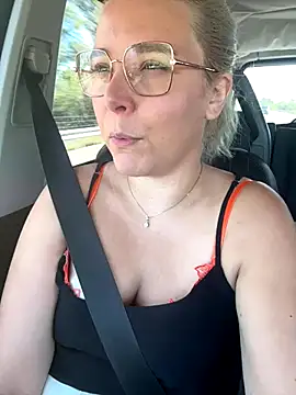 EmyLana online show from September 18, 2025, 8:28 am