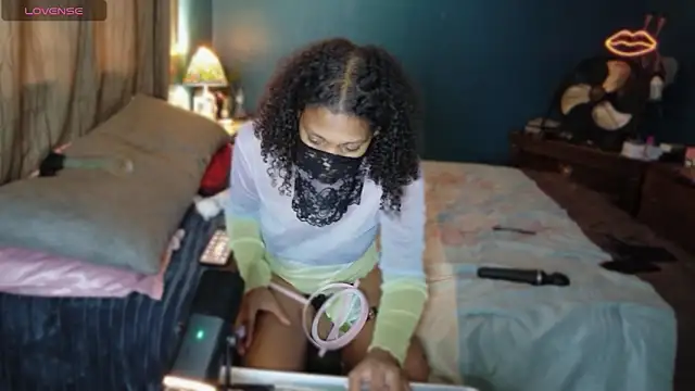 CurlyNony online show from November 7, 2025, 5:28 pm