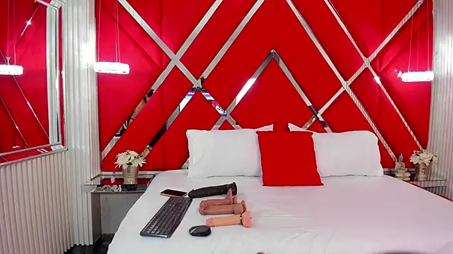 SusanCouper online show from November 24, 2025, 10:43 pm