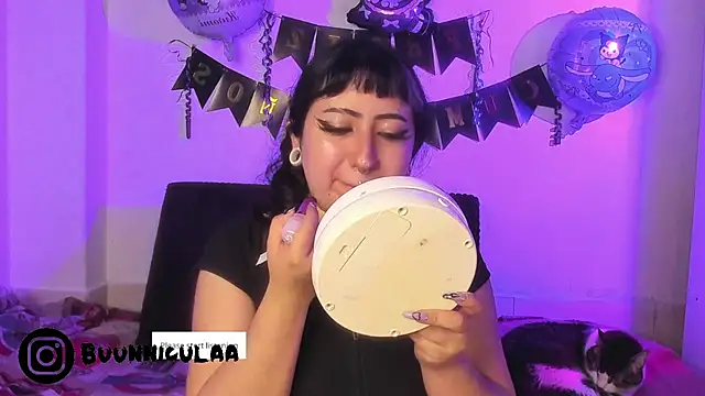 larissa01  online show from January 16, 2026, 10:03 pm