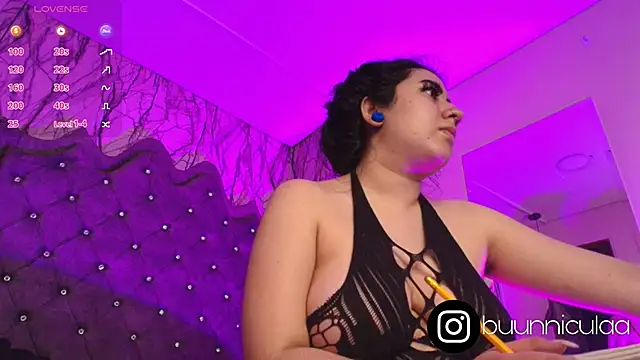 larissa01  online show from September 25, 2025, 4:07 am