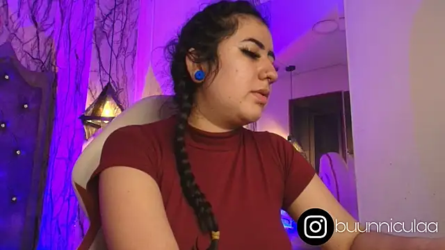 larissa01  online show from September 10, 2025, 2:21 am