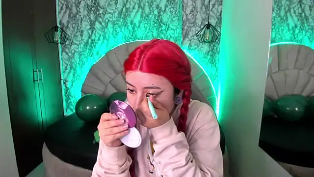 larissa01  online show from March 18, 2025, 3:12 am