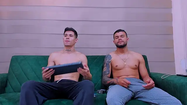 hot day online show from October 8, 2025, 8:31 pm