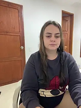 Im Amelia online show from April 15, 2026, 7:58 pm