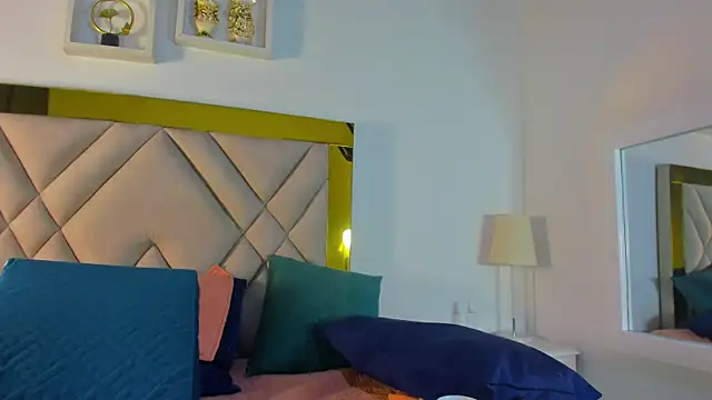 ariana-martins online show from November 5, 2025, 3:42 am