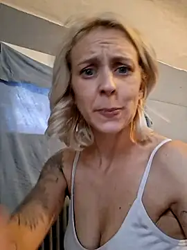 degiggxxx online show from November 9, 2025, 8:24 pm