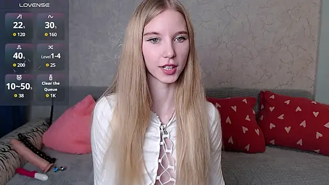 Snapshot of Cutieblondegirl chatting on October 25, 2025, 5:35 pm Cutieblondegirl online show from October 25, 2025, 5:35 pm