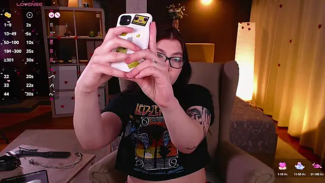 Snapshot of Arizonaa_Muse chatting on February 21, 2025, 12:27 am Arizonaa Muse online show from February 21, 2025, 12:27 am