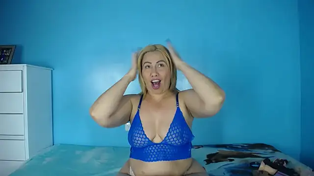 chiky sonrisa online show from October 4, 2025, 7:59 pm