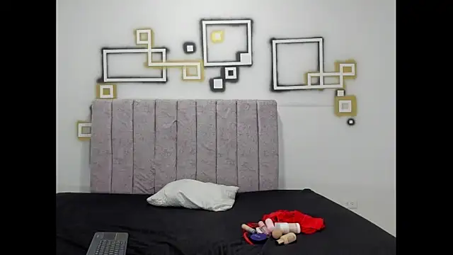 FerneyManti online show from November 30, 2025, 1:23 pm