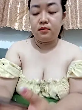 Snapshot of VyOanh2K chatting on February 13, 2026, 5:02 pm VyOanh2K online show from February 13, 2026, 5:02 pm