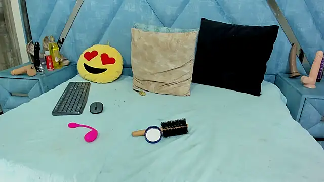 Aura love69 online show from April 11, 2026, 7:56 am