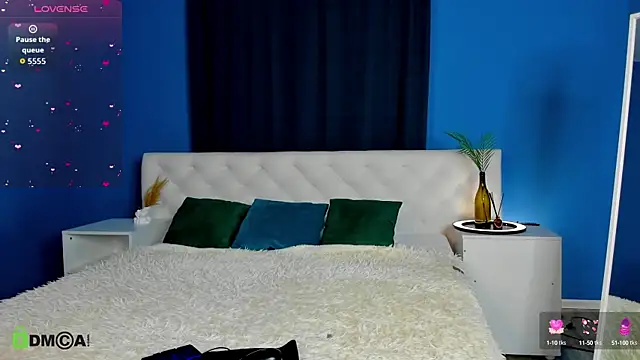 Eva  Lewis online show from October 9, 2025, 1:06 am